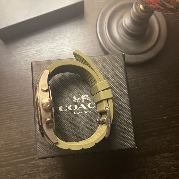 Mens olive Coach sports watch. - Picture 7 of 9